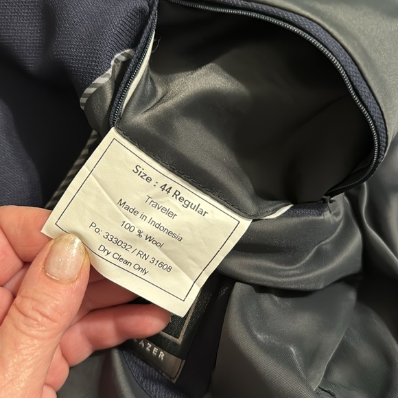 NWOT Mens Navy Blue utility blazer by Jos A Bank. 100% wool. Size 44 regular. - Picture 16 of 16